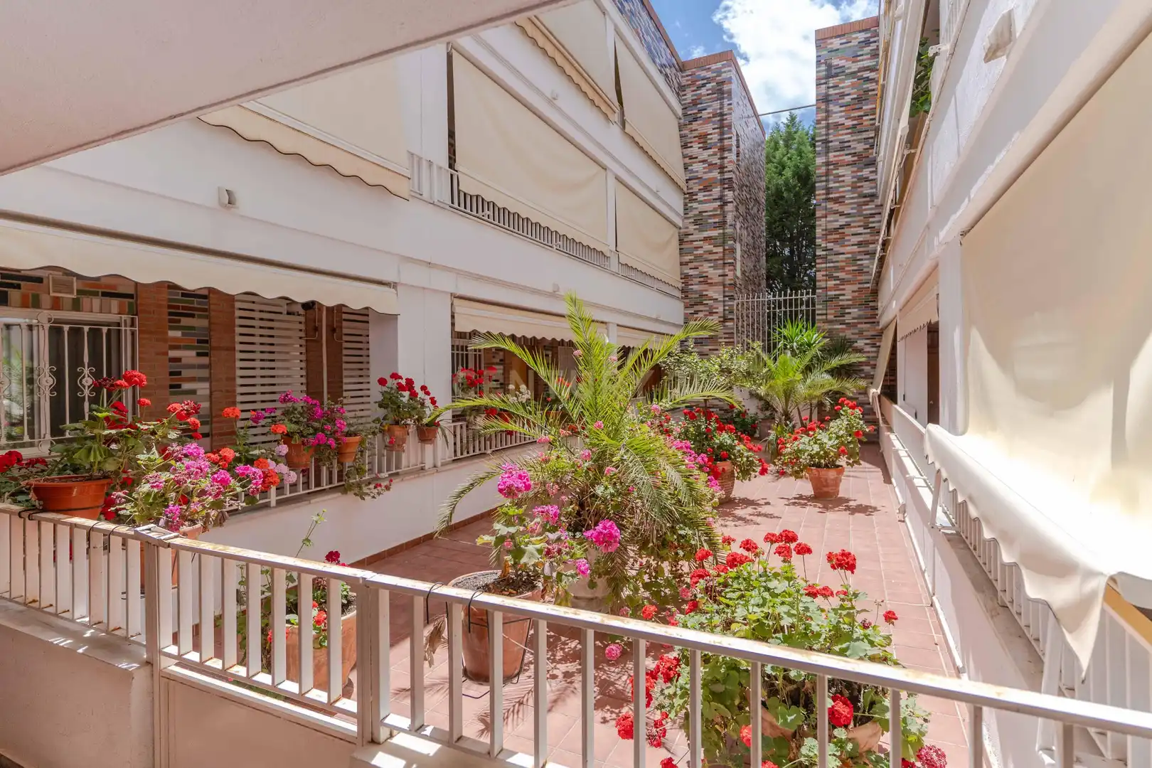 Terraza de Apartamento en venta en Albolote con Aire acondicionado, Lavadora y Microondas