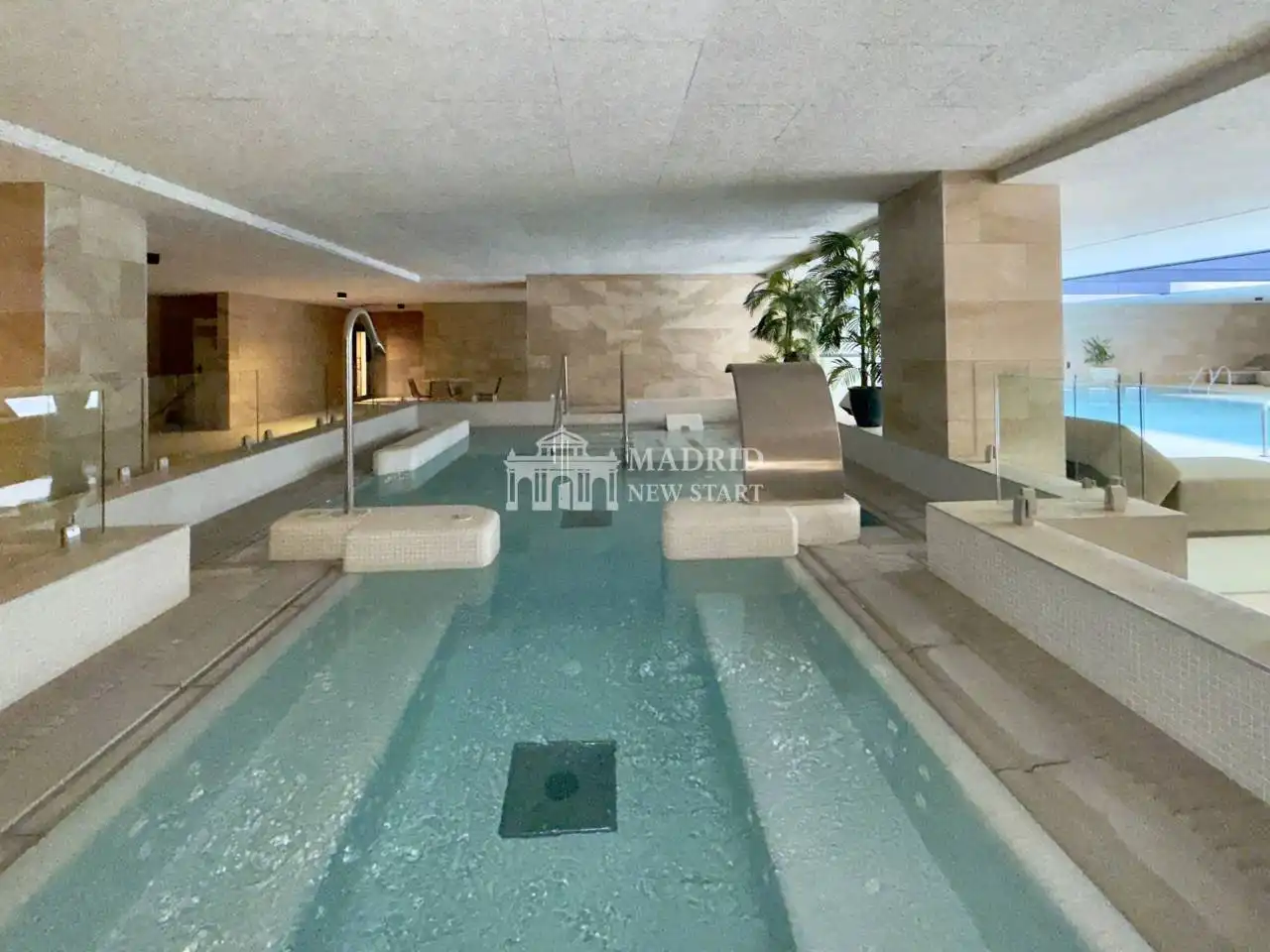 Piscina de Pis de lloguer en Madrid amb Aire condicionat, Calefacció i Traster