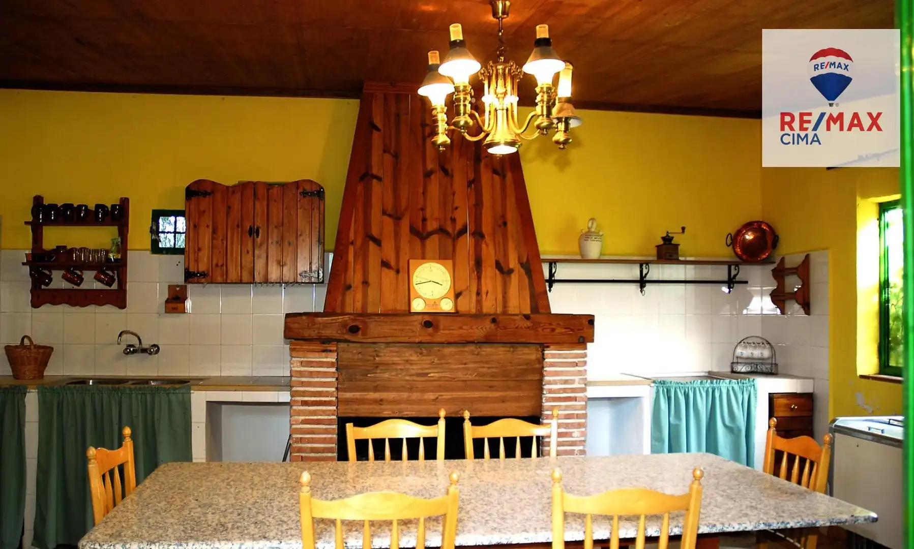 Cuina de Casa o xalet en venda en Baza amb Aire condicionat, Calefacció i Jardí privat