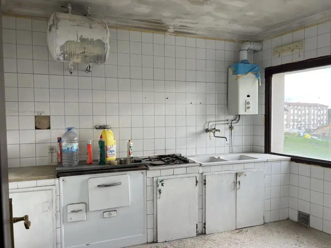 Cuina de Pis en venda en Llanera amb Calefacció, Terrassa i Traster