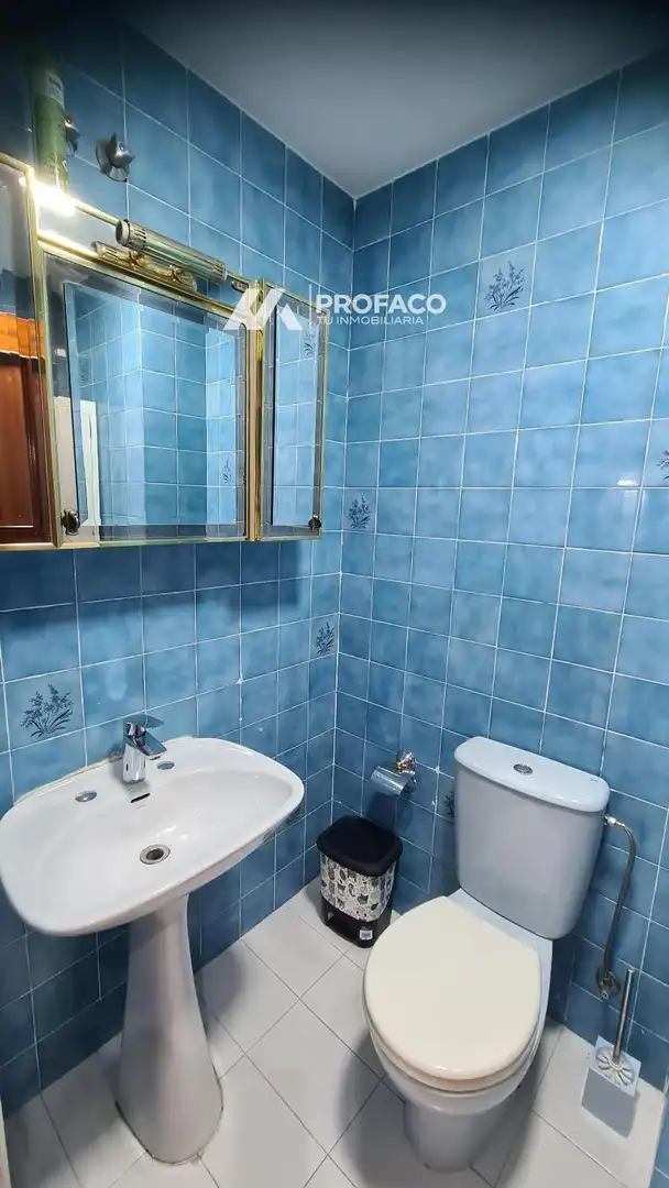 Baño de Piso de alquiler en Ourense Capital  con Calefacción y Amueblado