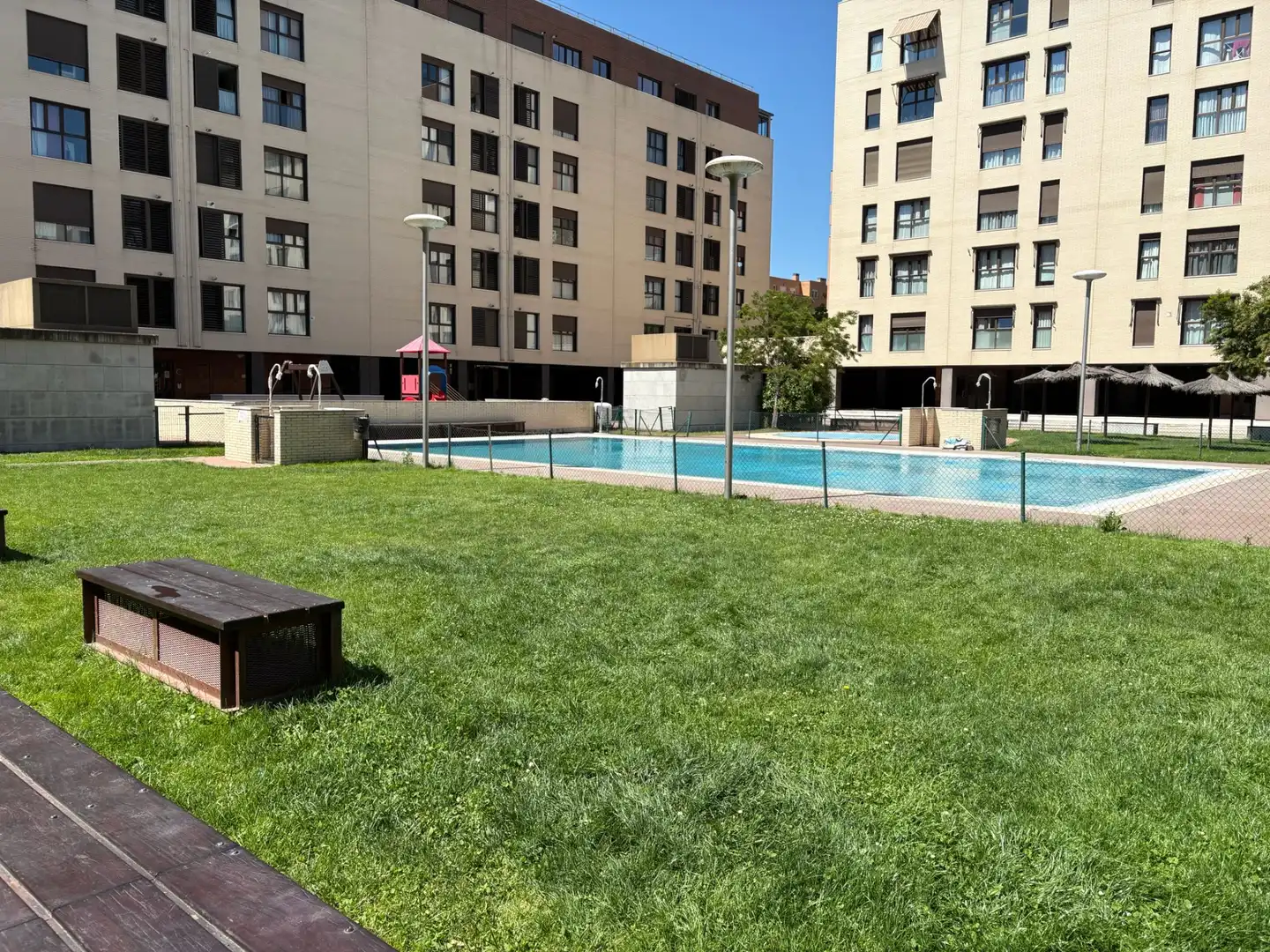 Swimming pool of Flat for sale in Madrid  with Air Conditioner, Heating and Storage room