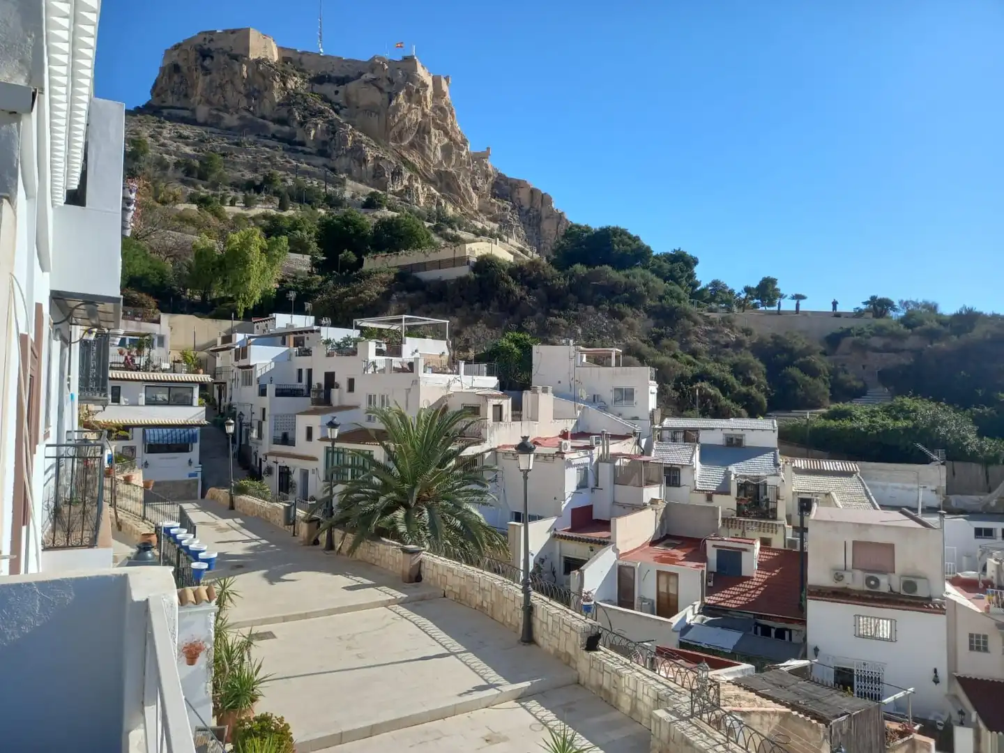 Vista exterior de Casa adosada en venda en Alicante / Alacant amb Aire condicionat, Calefacció i Terrassa