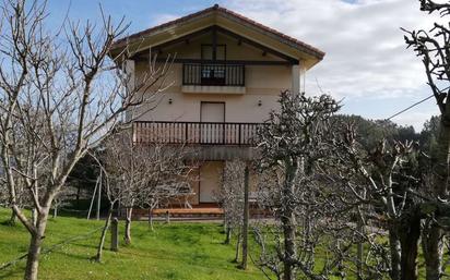 Vista exterior de Casa o xalet en venda en Bermeo amb Calefacció, Jardí privat i Terrassa