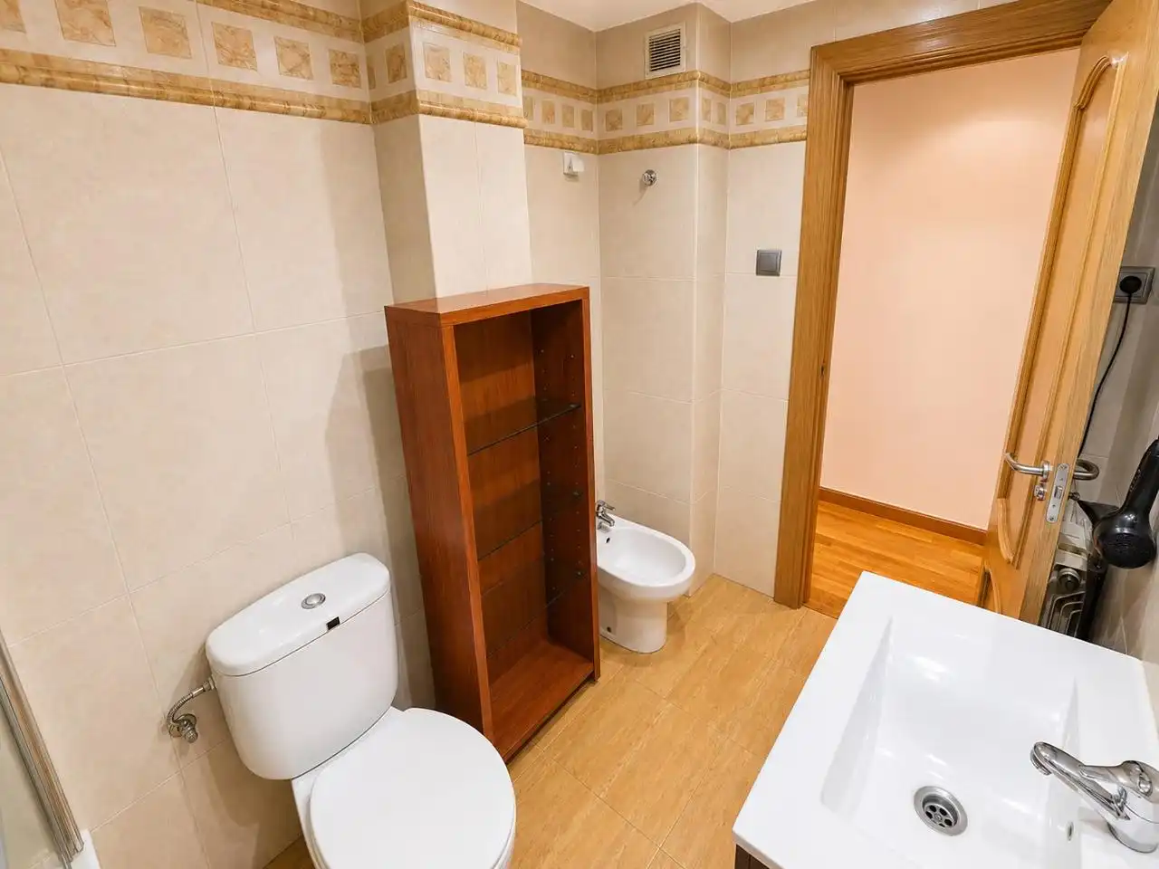 Badezimmer von Wohnung zum Verkauf in Zaragoza mit Klimaanlage, Heizung und Parkett