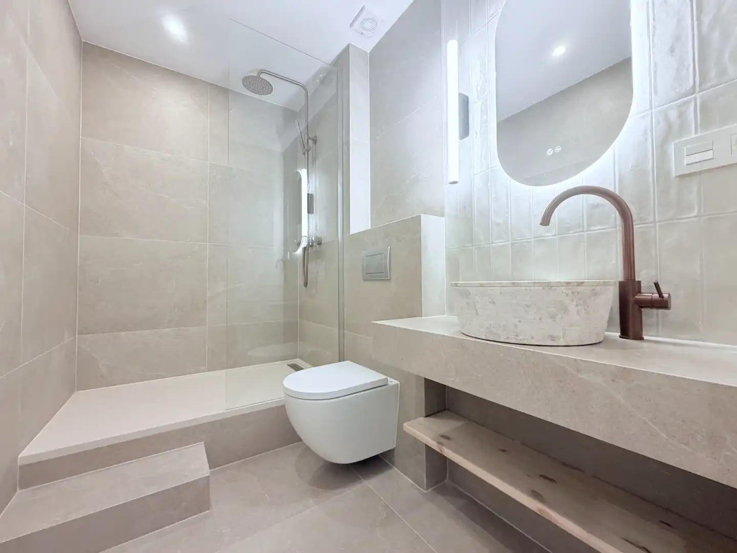 Bathroom of Flat for sale in Barcelona  with Air Conditioner, Heating and Parquet flooring