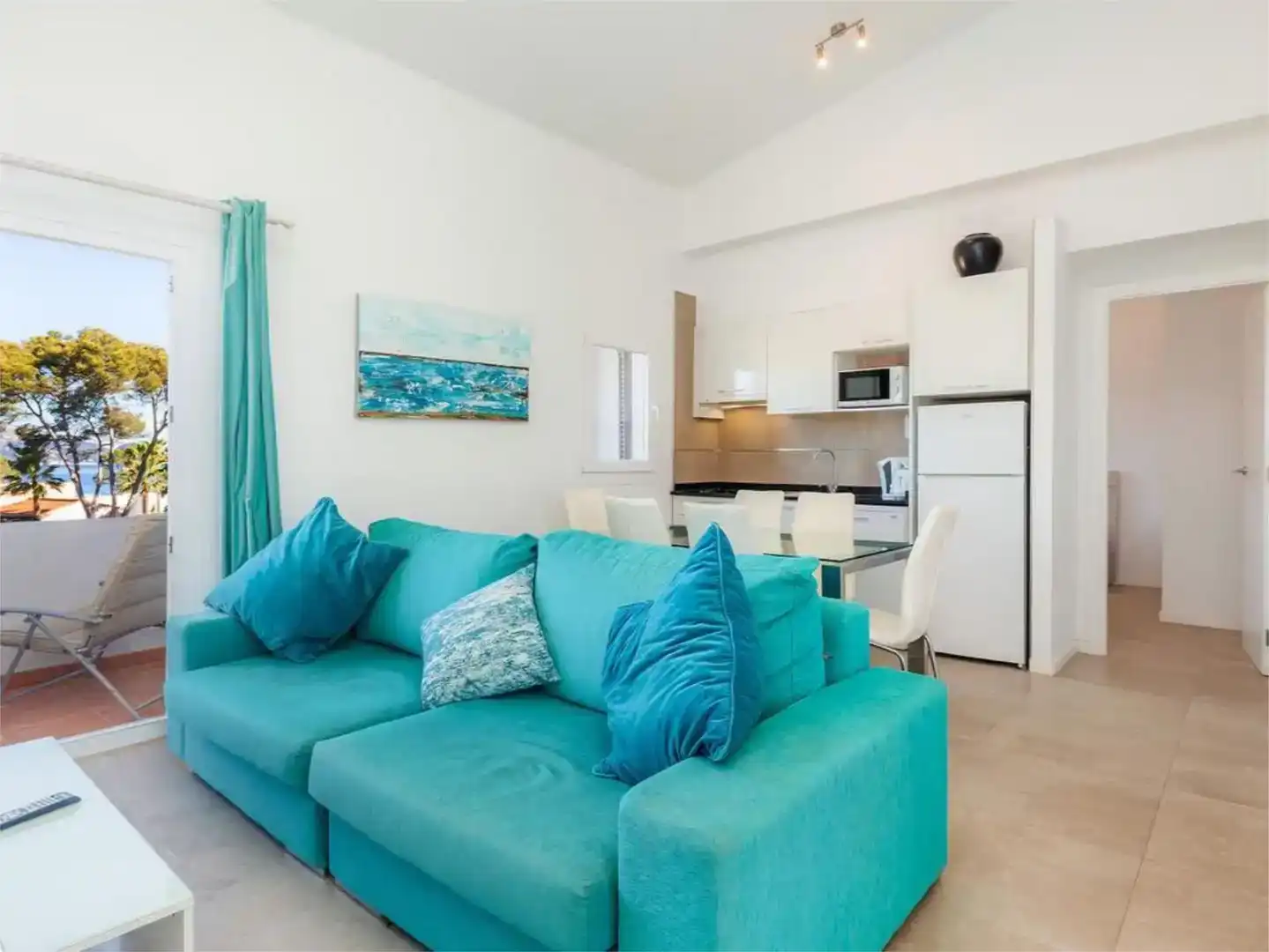 Wohnzimmer von Country house zur Miete in Alcúdia mit Klimaanlage, Privatgarten und Parkett