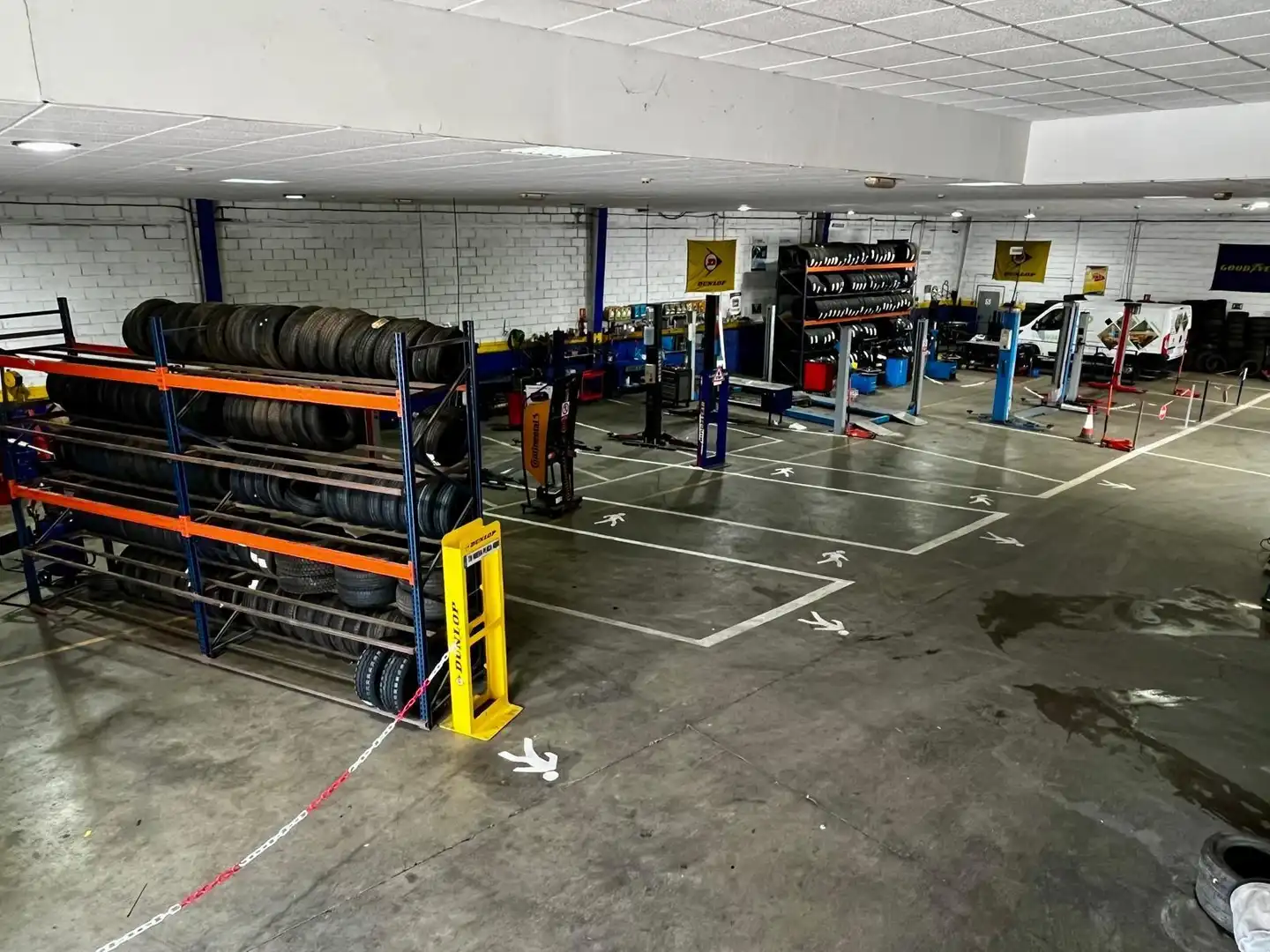 Parkplatz von Fabrikhallen zum Verkauf in Badajoz