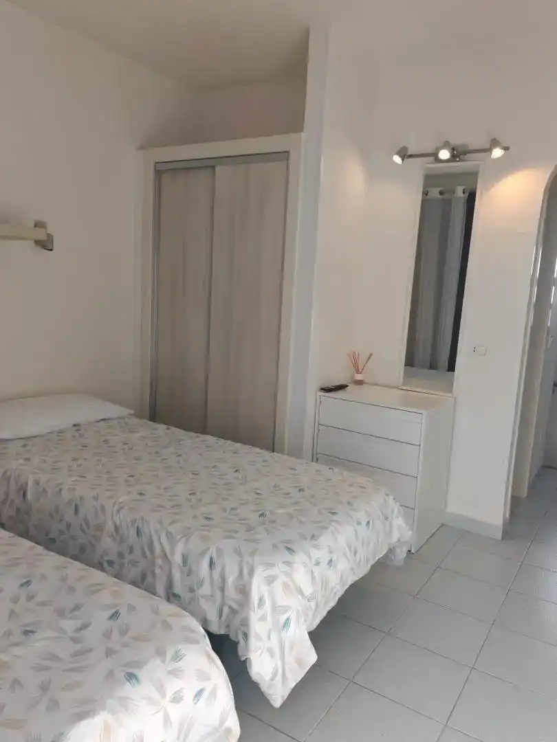 Dormitori de Apartament en venda en San Bartolomé de Tirajana amb Aire condicionat, Piscina i Moblat