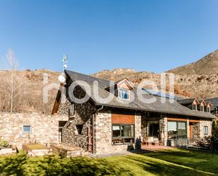 Vista exterior de Finca rústica en venda en Esterri d'Àneu amb Terrassa i Piscina