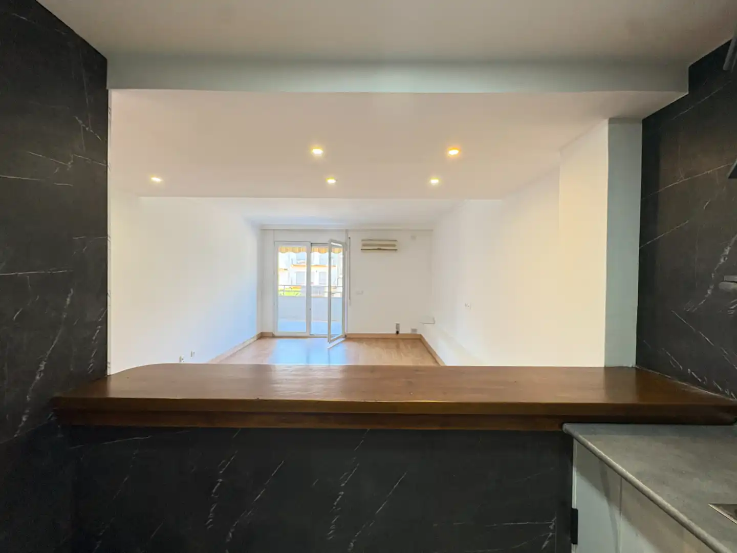 Menjador de Apartament en venda en Roses amb Aire condicionat, Terrassa i Balcó