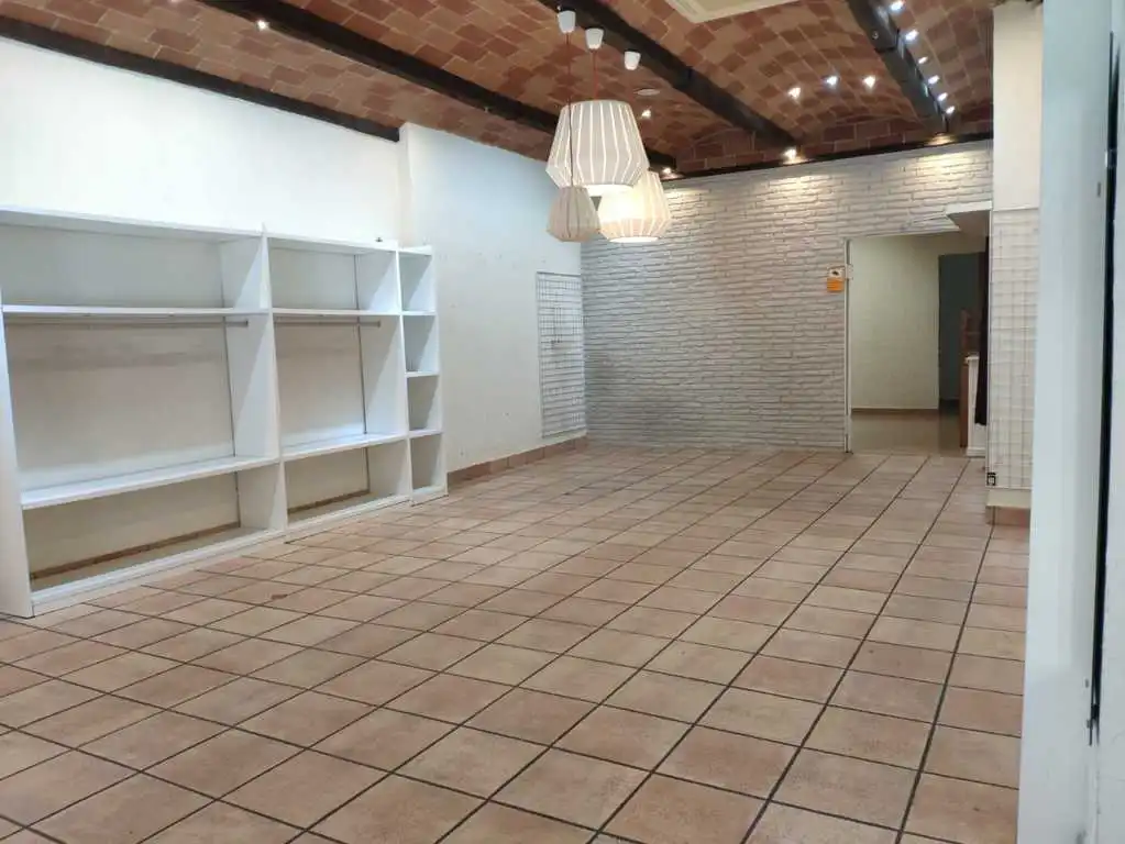 Local comercial de lloguer a Oeste, imagen 2