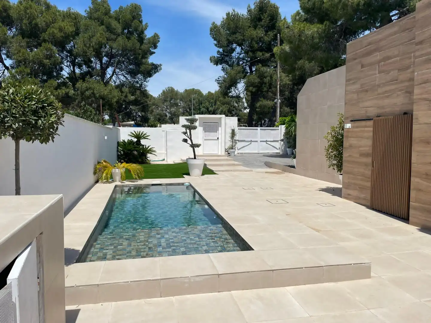 Swimming pool of Houses for rent in Paterna  with Air Conditioner, Private garden and Parquet flooring