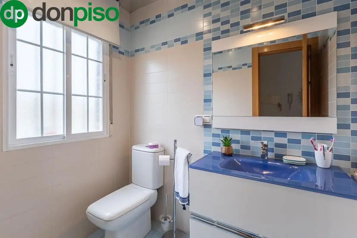Baño de Casa adosada en venta en Churriana de la Vega con Aire acondicionado, Jardín privado y Terraza