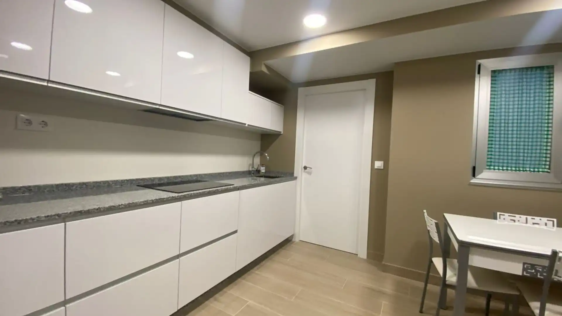 Cocina de Piso de alquiler en A Coruña Capital  con Calefacción y Terraza