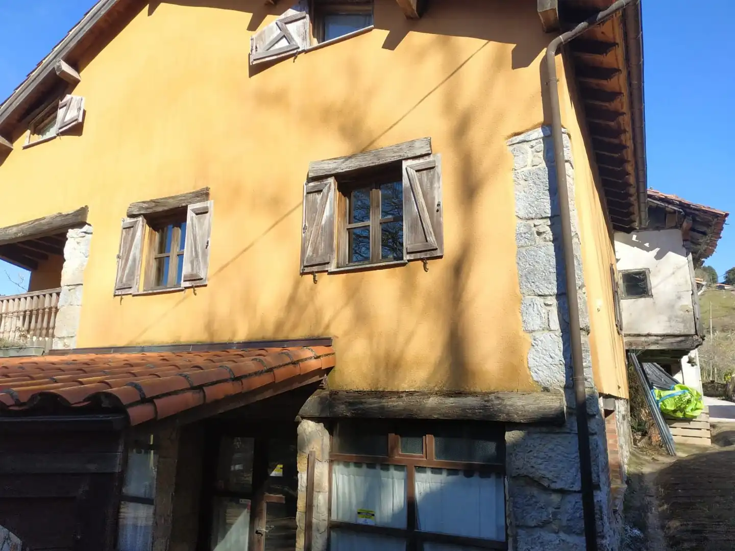 Vista exterior de Casa o chalet en venta en Parres con Piscina