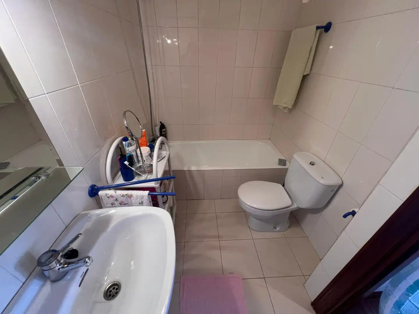 Baño de Piso en venta en Castro-Urdiales con Calefacción, Terraza y Piscina comunitaria