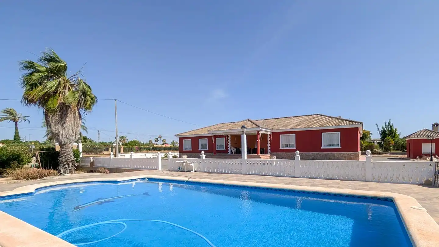 Vista exterior de Casa o xalet en venda en Elche / Elx amb Aire condicionat, Jardí privat i Terrassa