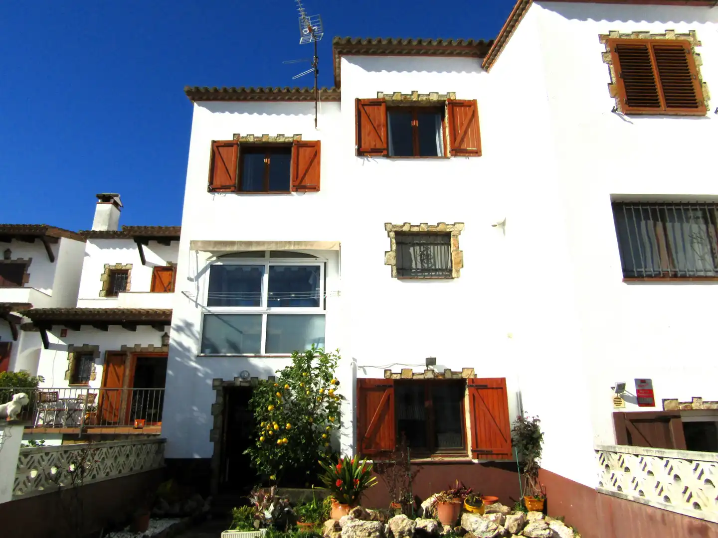 Vista exterior de Casa adosada en venda en Calonge i Sant Antoni amb Calefacció, Jardí privat i Terrassa