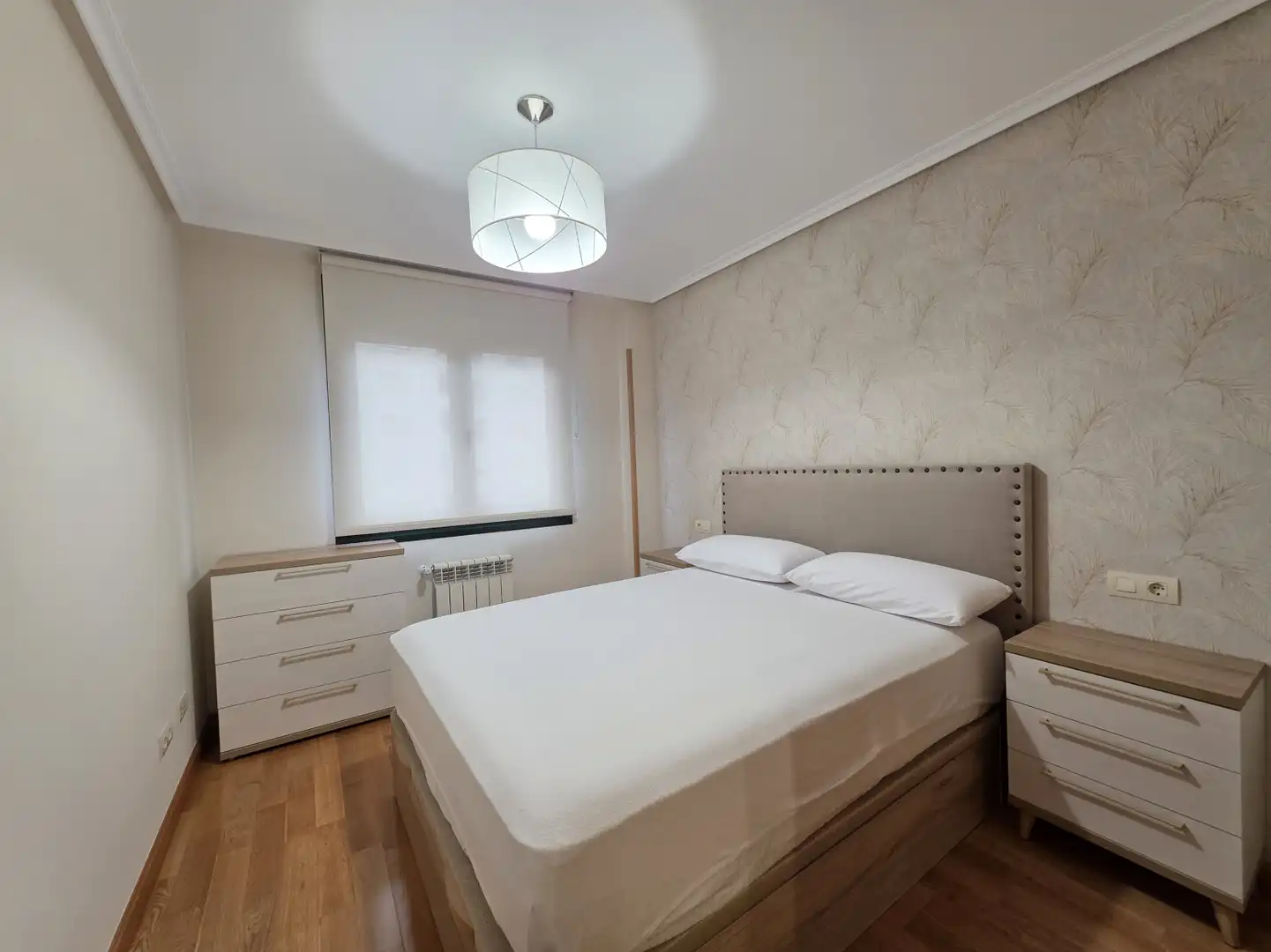 Dormitori de Pis de lloguer en Oviedo  amb Calefacció, Parquet i Traster