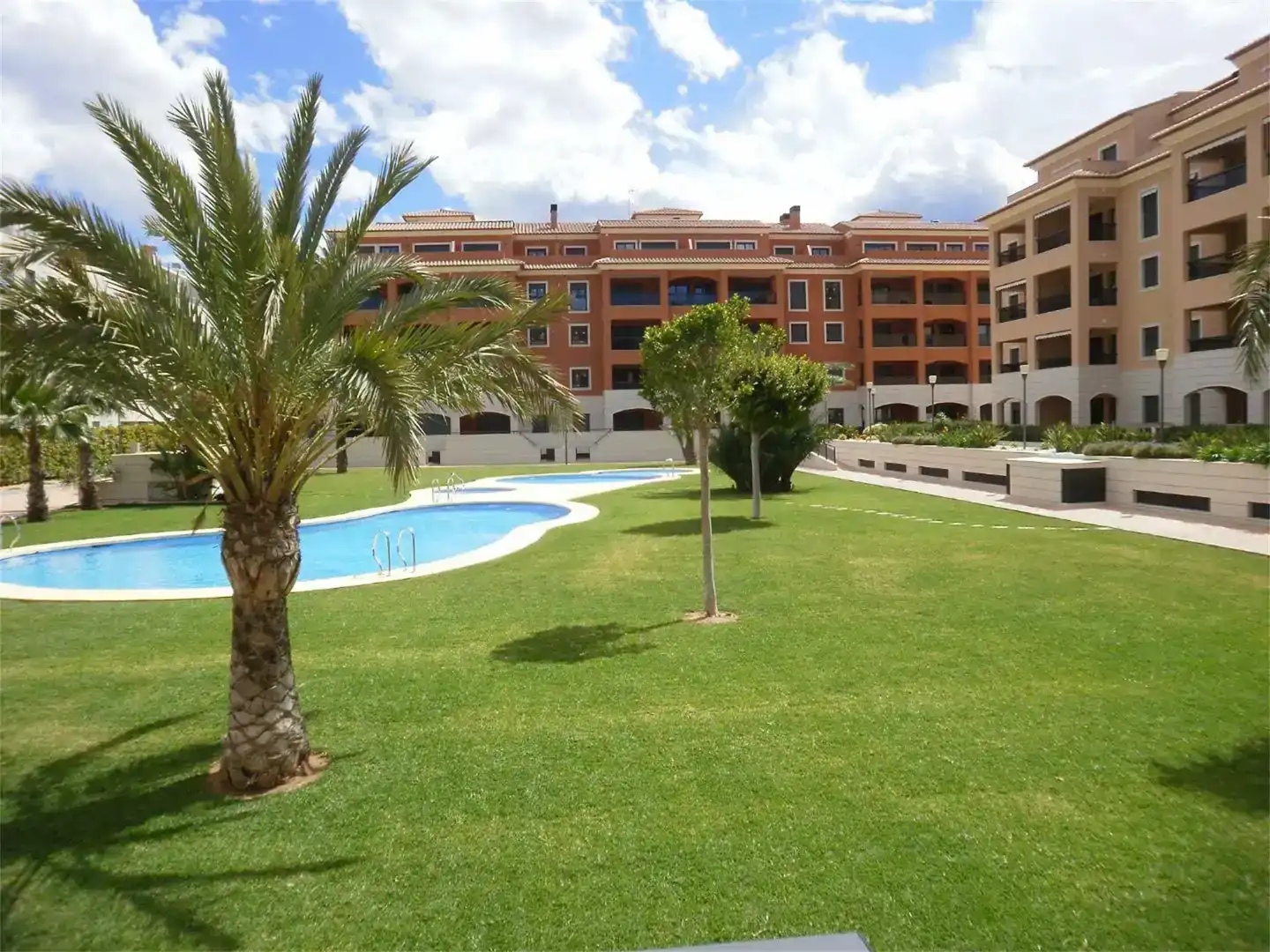 Vista exterior de Planta baixa de lloguer en Dénia amb Aire condicionat, Piscina i Moblat