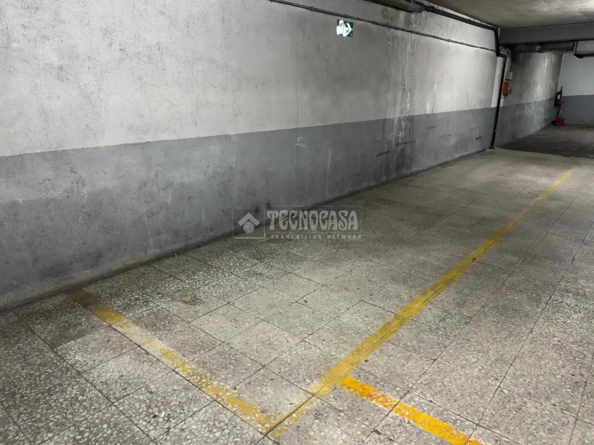 Parkplatz von Garage zum Verkauf in Madrid