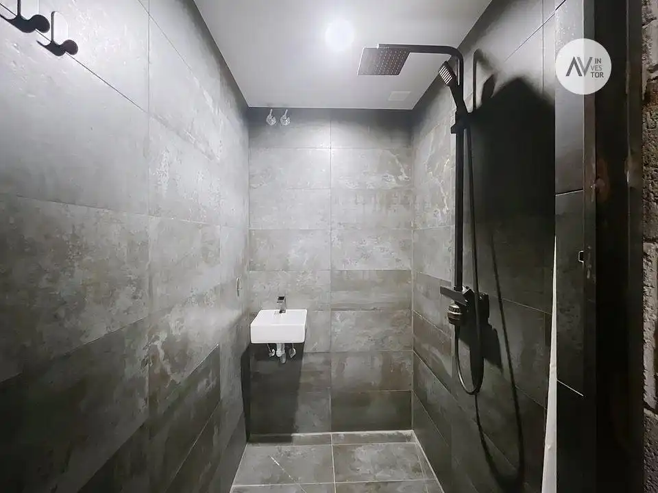 Baño de Oficina de alquiler en Barcelona con Terraza y Amueblado
