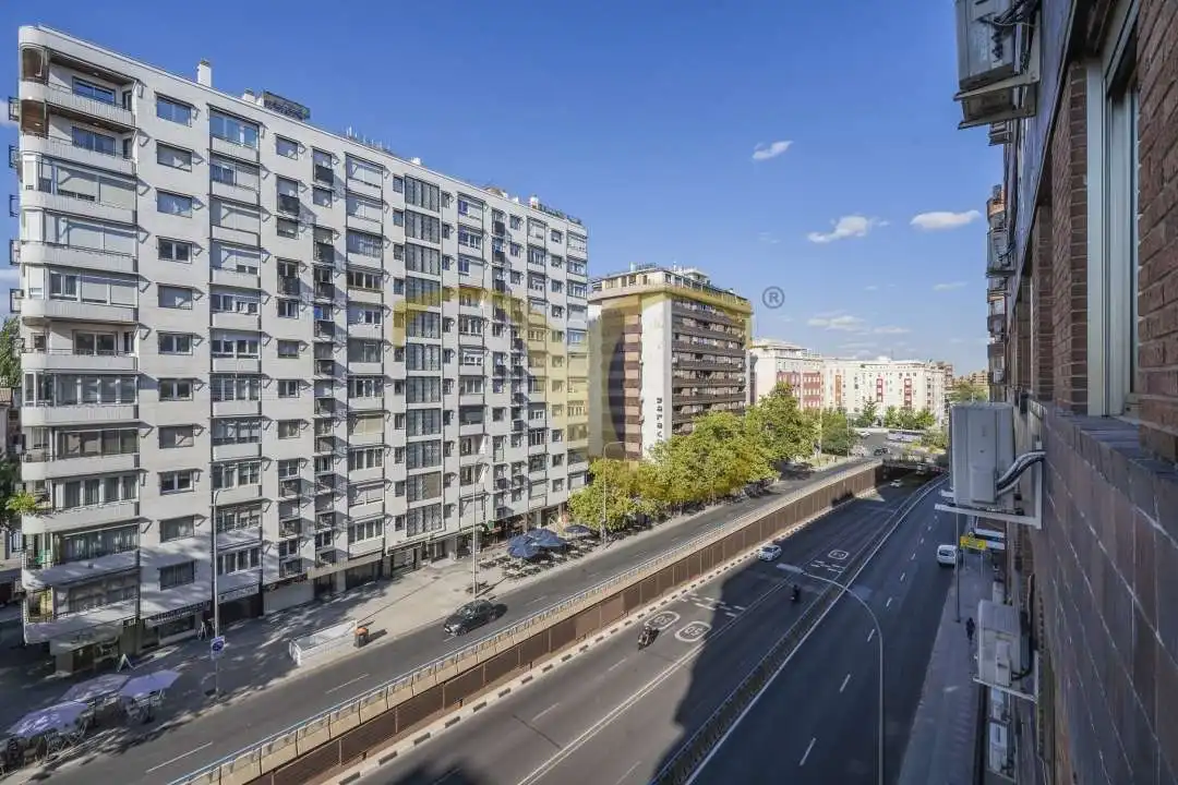 Außenansicht von Wohnung zur Miete in Madrid mit Klimaanlage, Heizung und Privatgarten