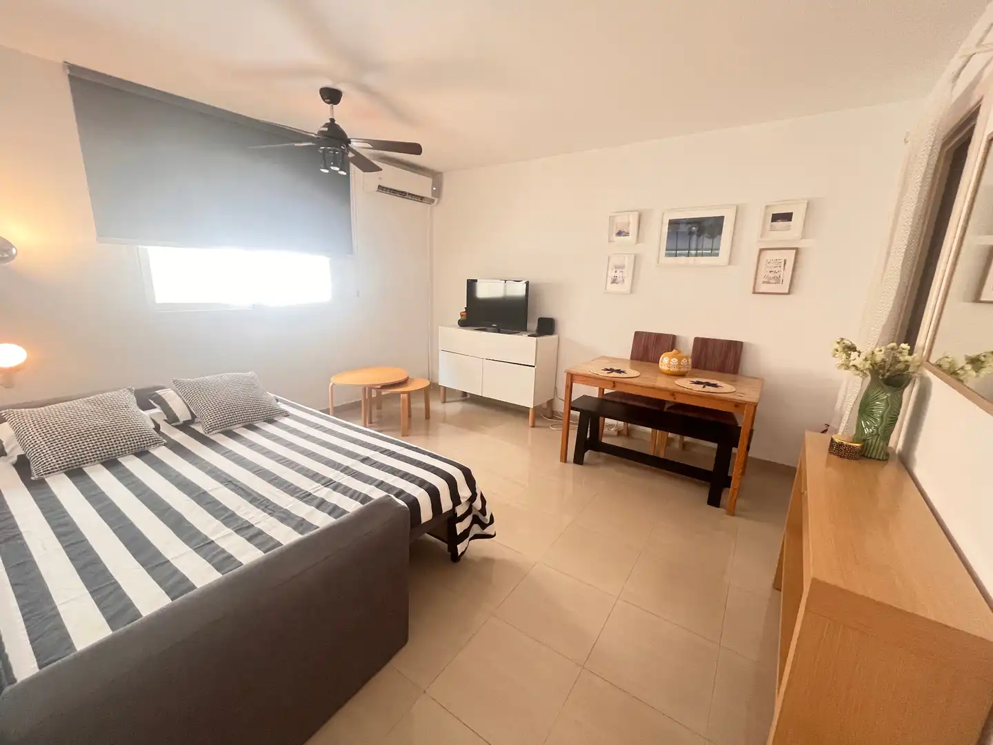 Living room of Study for rent in Marbella  with Air Conditioner, Furnished and Oven