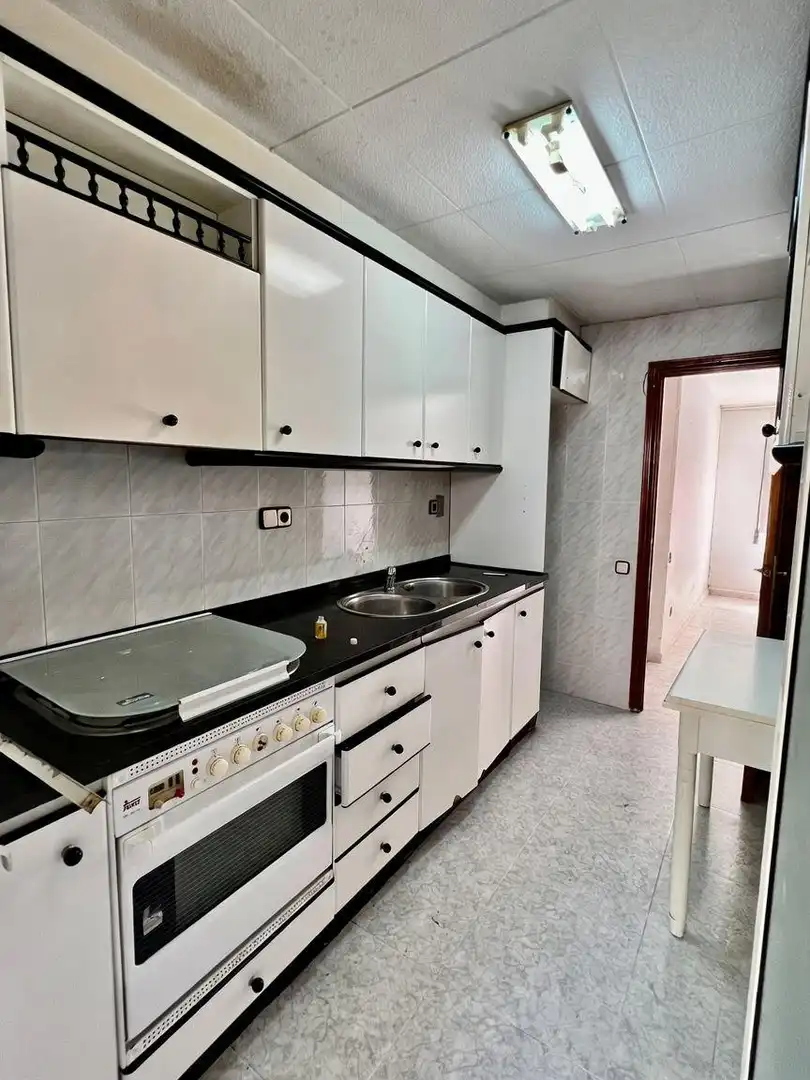 Kitchen of Flat for sale in Sabadell  with Heating, Furnished and Balcony