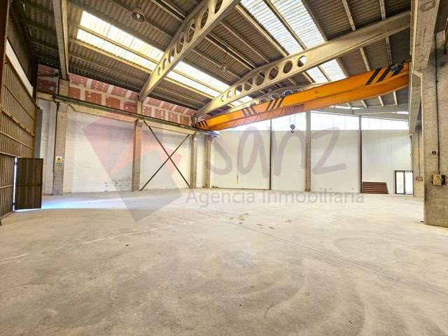 Nave industrial en Venta en Calle Luis Collado en La Portalada - Varea