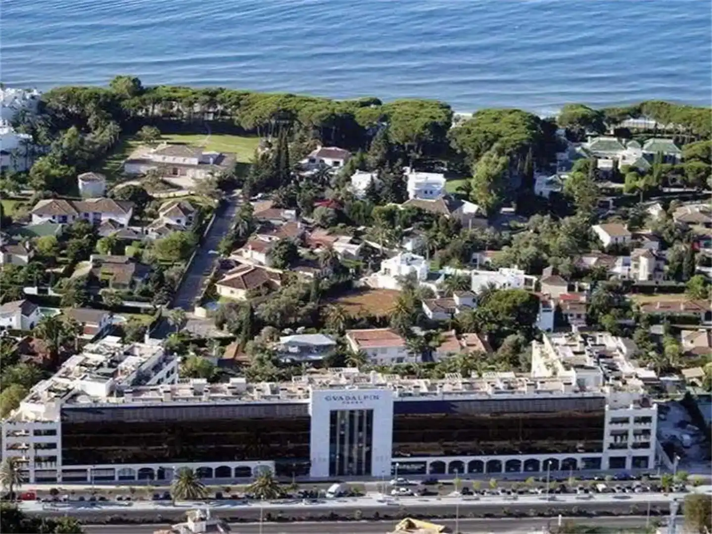 Vista exterior de Apartamento en venta en Marbella con Piscina comunitaria