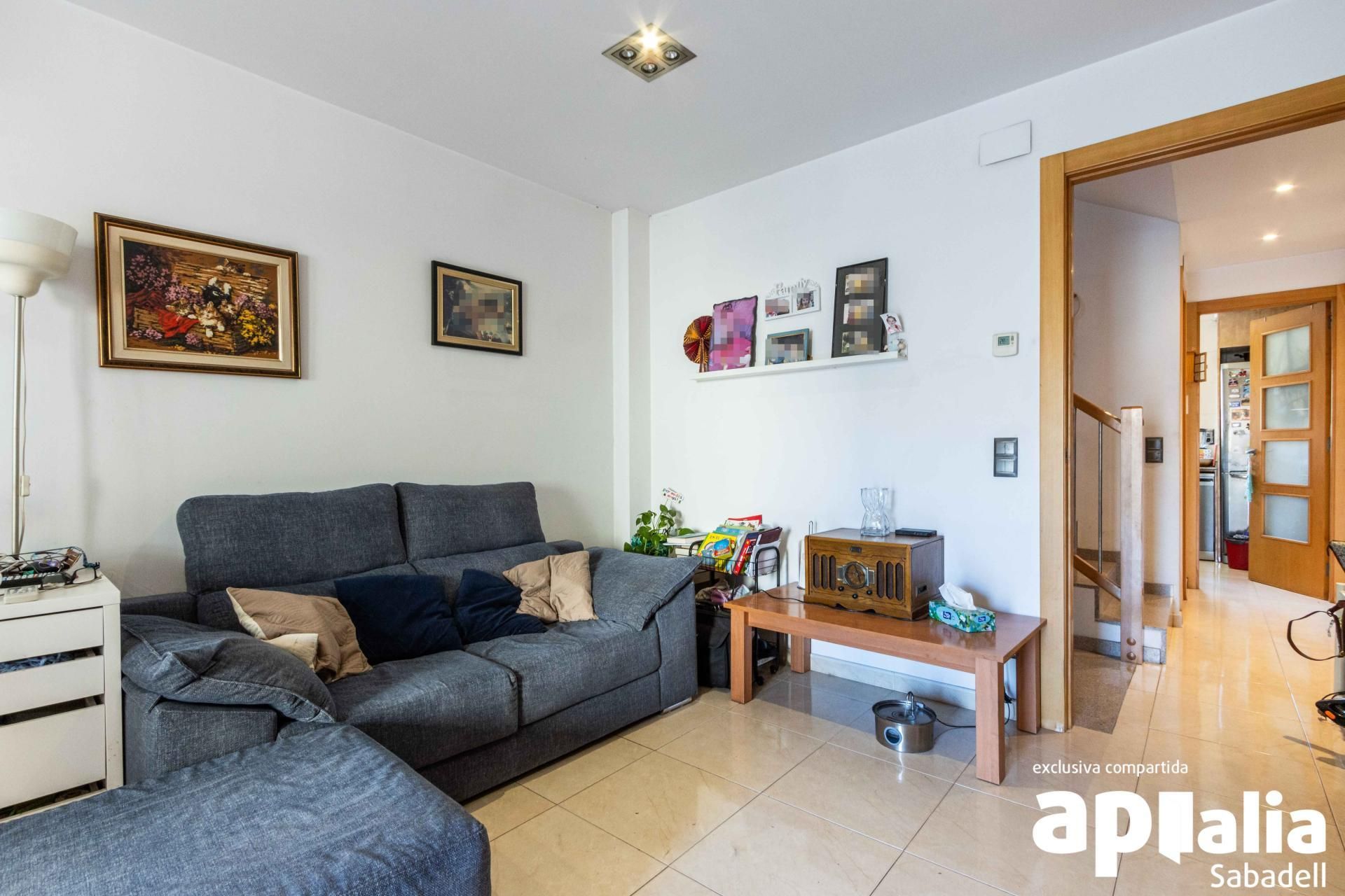 Sala d'estar de Casa adosada en venda en Barberà del Vallès amb Calefacció, Terrassa i Forn