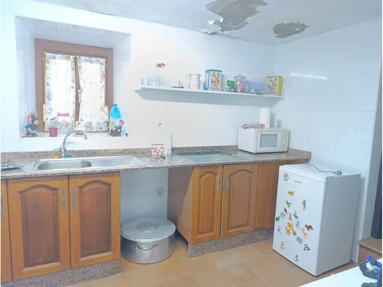 Küche von Einfamilien-Reihenhaus zum Verkauf in Lena mit Heizung, Terrasse und Möbliert