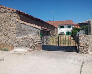 Exterior view of Single-family semi-detached for sale in Navarredonda de Gredos