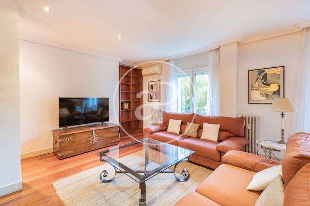 Piso en Alquiler en Calle de Zurbano en Ríos Rosas - Nuevos Ministerios