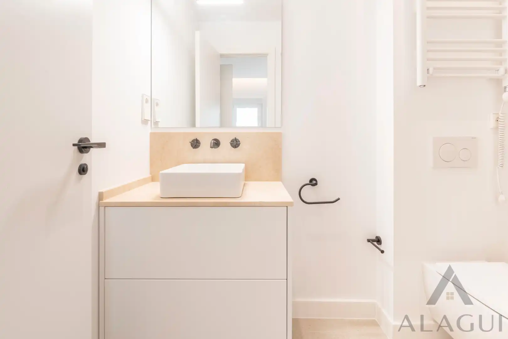 Baño de Apartamento en venta en Madrid con Aire acondicionado, Calefacción y Amueblado