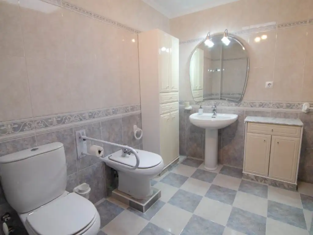 Baño de Casa adosada de alquiler en La Rinconada