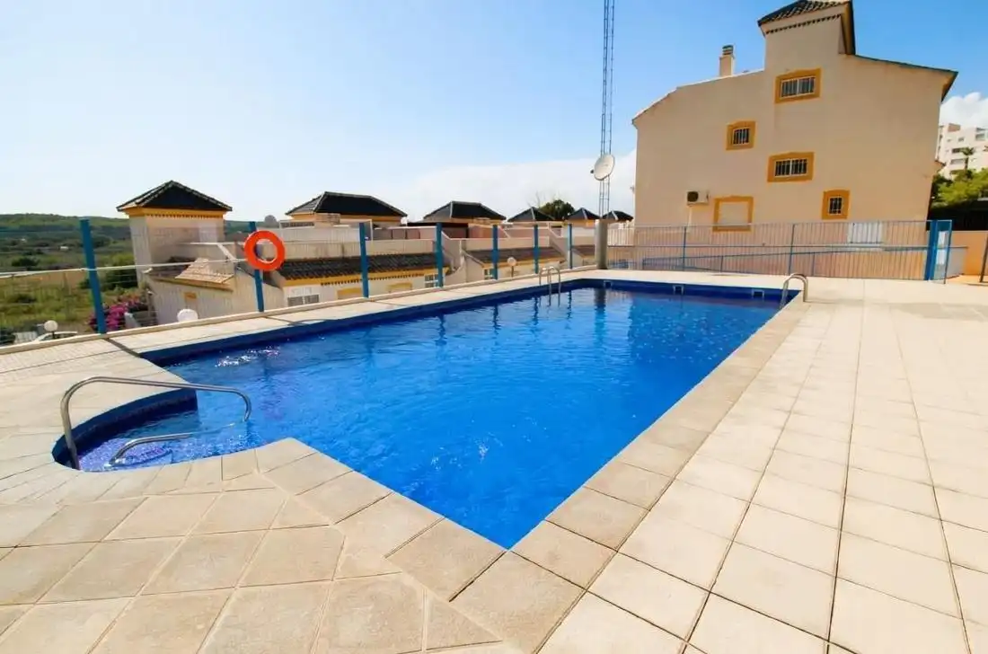 Piscina de Casa o chalet en venta en Guardamar del Segura con Aire acondicionado, Terraza y Amueblado