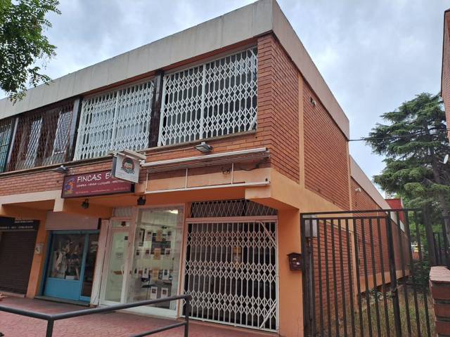 Local comercial en Alquiler en Carrer d'Antonio Machado, 18 en Castell - Poble Vell