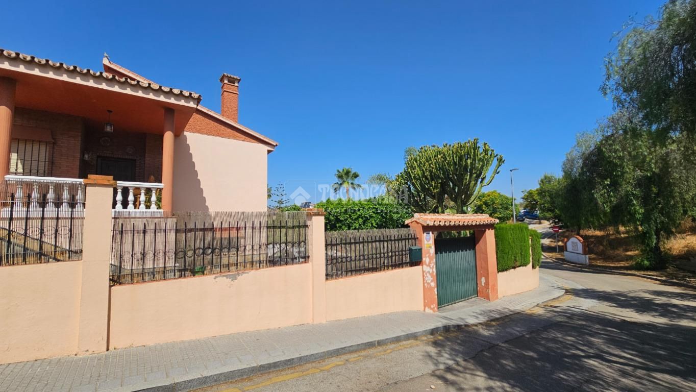 Exterior view of House or chalet for sale in Málaga Capital  with Air Conditioner, Heating and Private garden