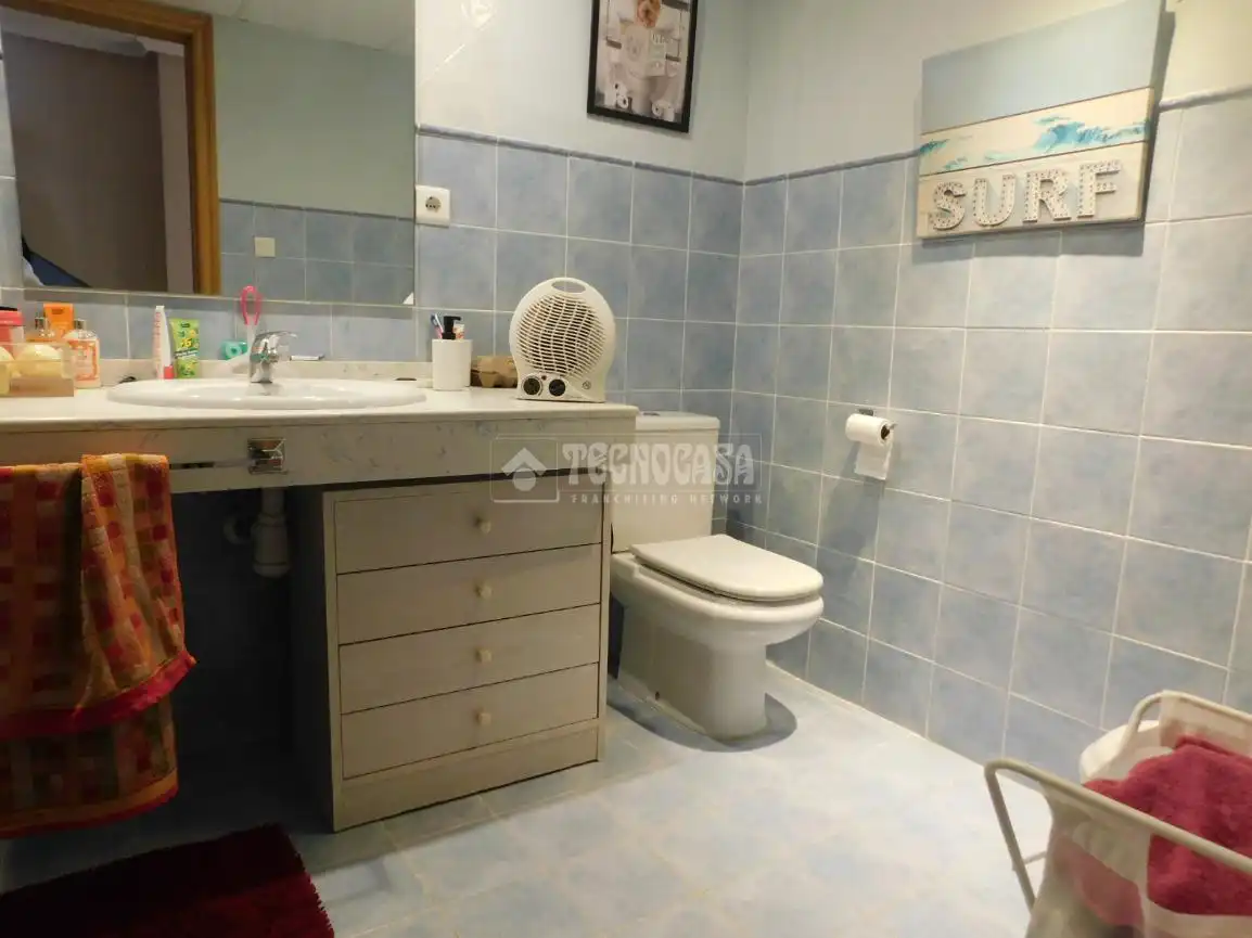 Badezimmer von Einfamilien-Reihenhaus zum Verkauf in Villanueva de Gállego