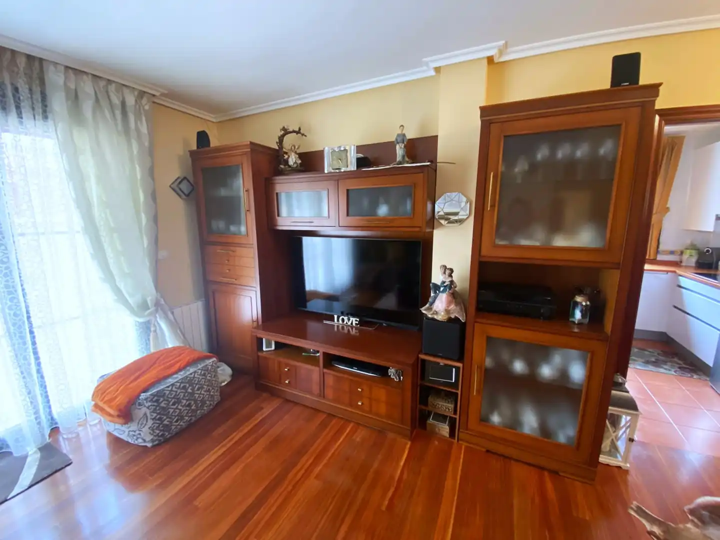 Living room of Houses for sale in Castro-Urdiales  with Heating, Private garden and Parquet flooring