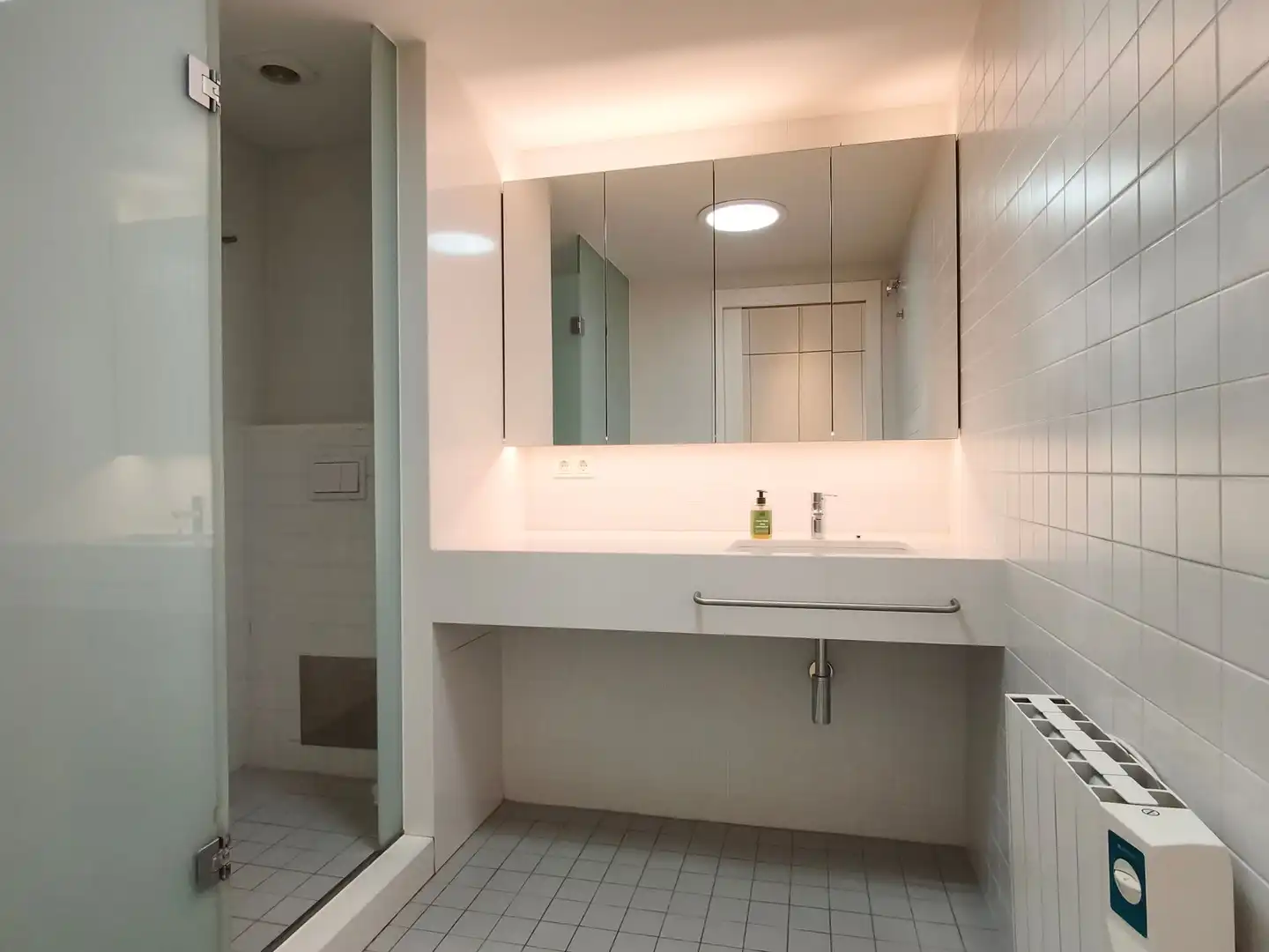 Bathroom of Attic for rent in Girona  with Air Conditioner, Heating and Terrace