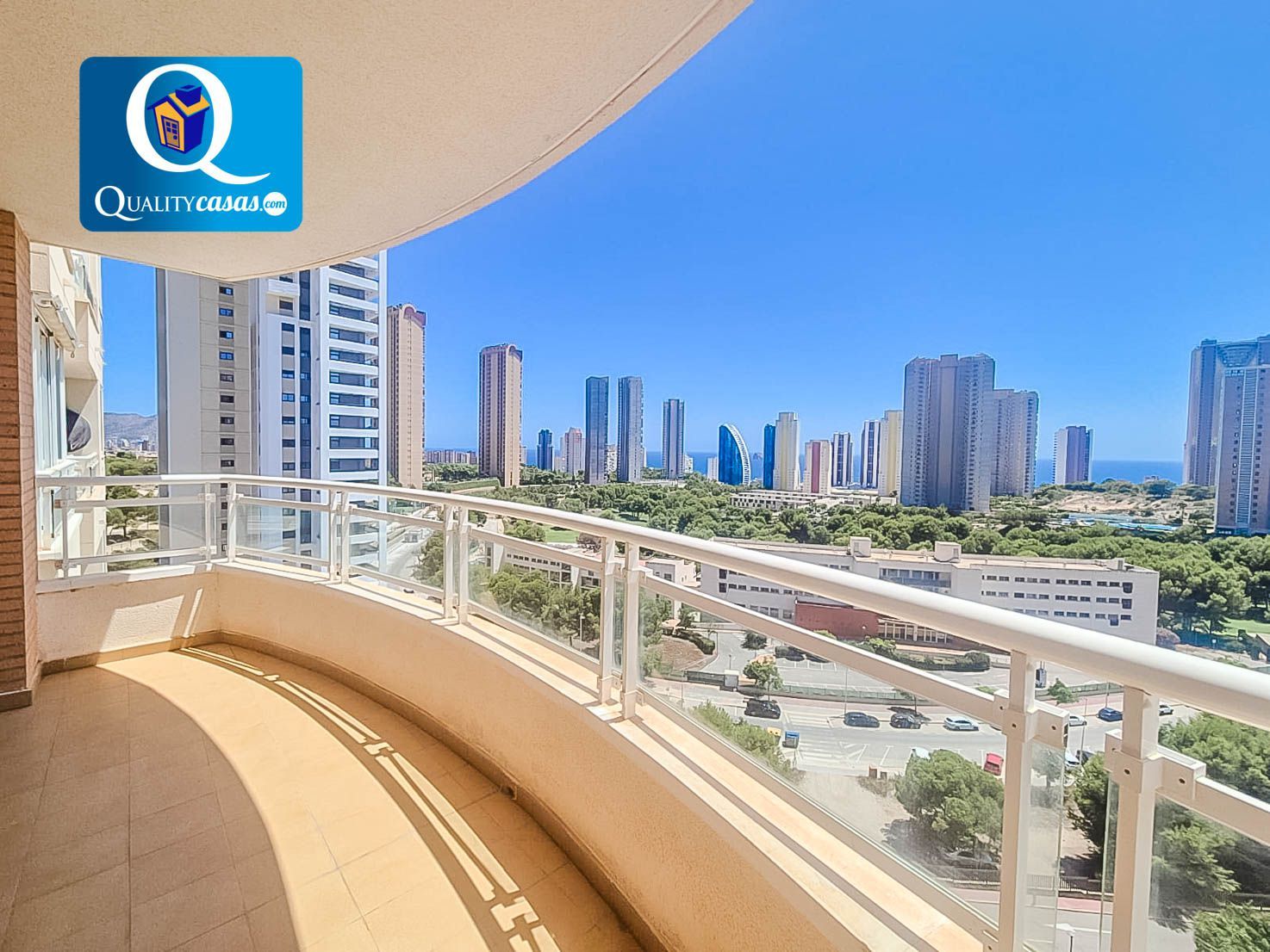 Vista exterior de Pis de lloguer en Benidorm amb Terrassa i Piscina comunitària