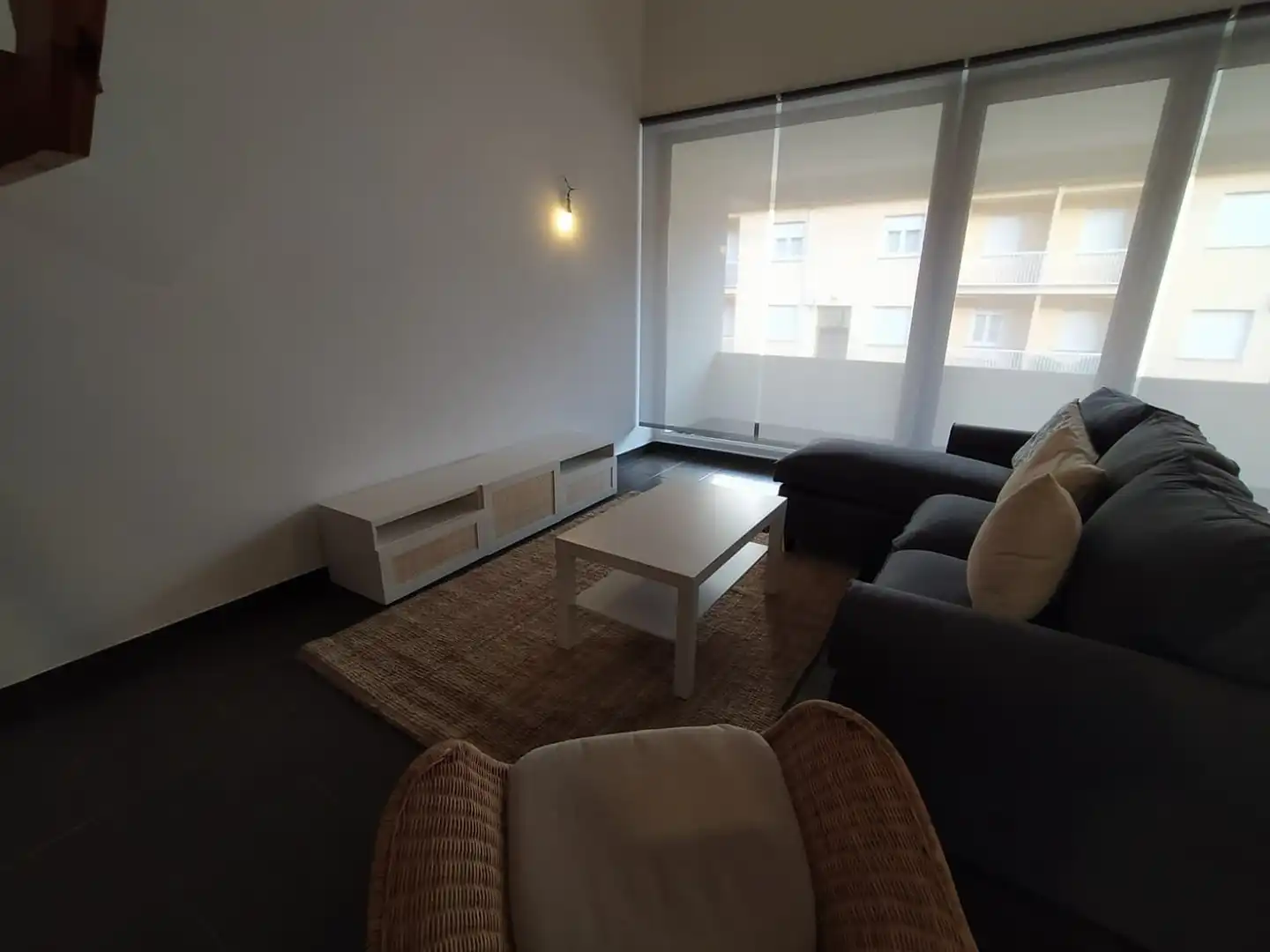 Sala d'estar de Casa adosada en venda en Corcubión amb Terrassa i Traster