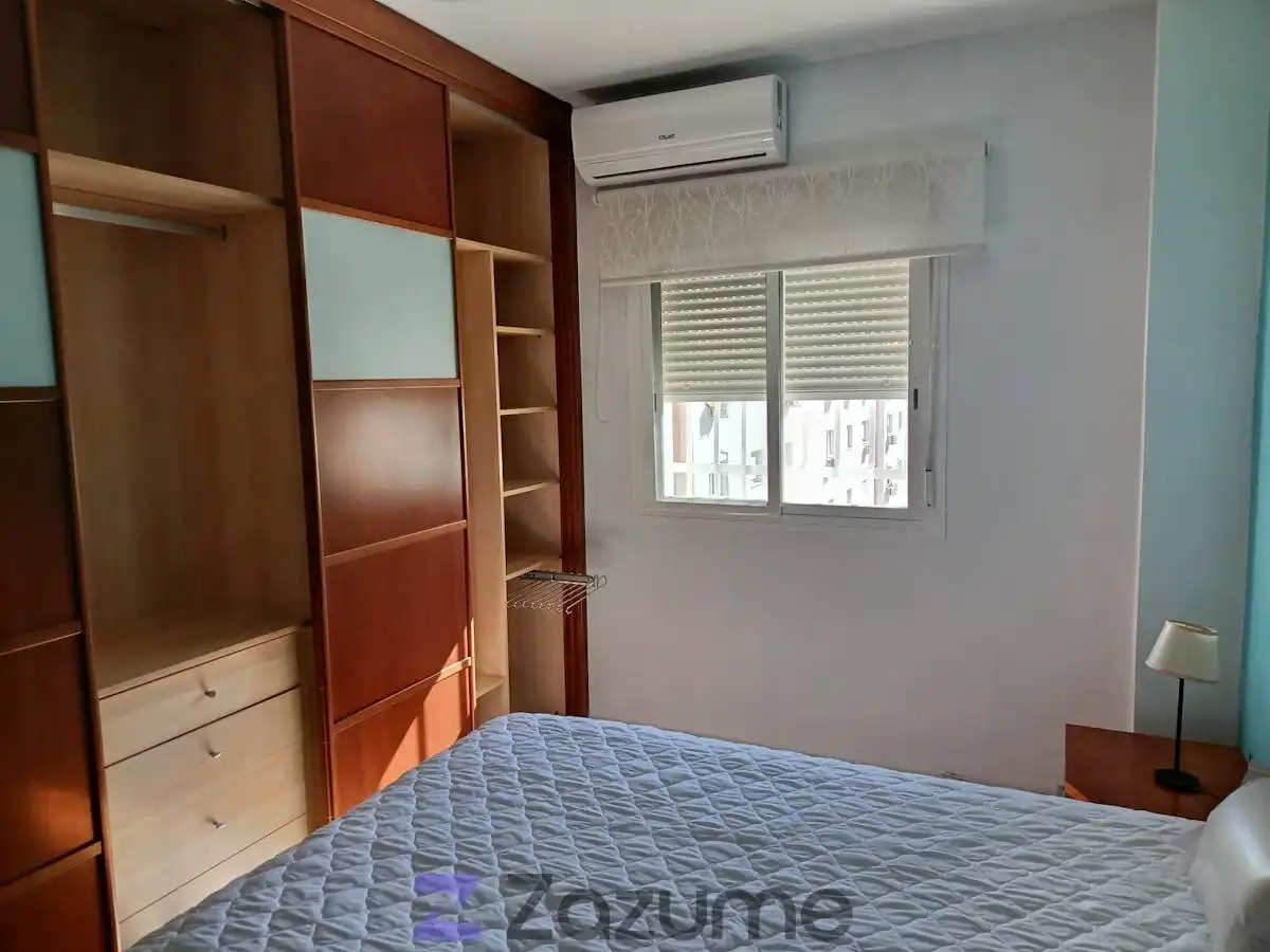 Habitación de Piso de alquiler en Sevilla con Aire acondicionado, Jardín privado y Amueblado