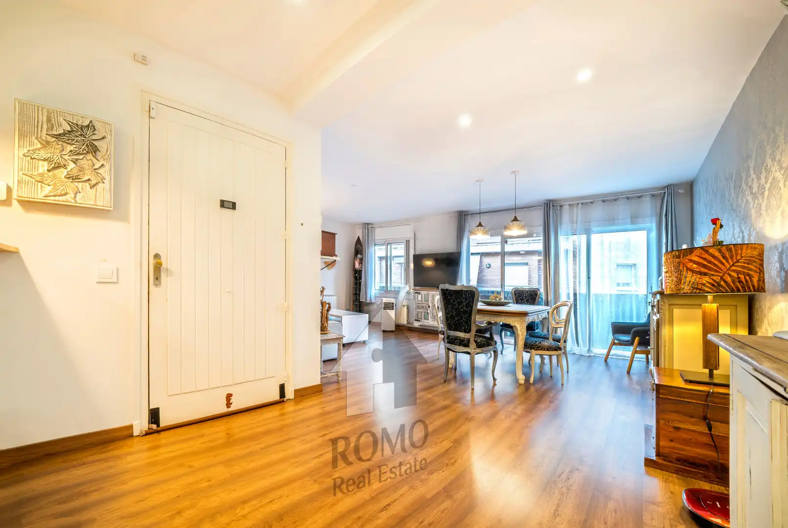 Vista exterior de Piso en venta en Santa Perpètua de Mogoda con Calefacción, Parquet y Terraza