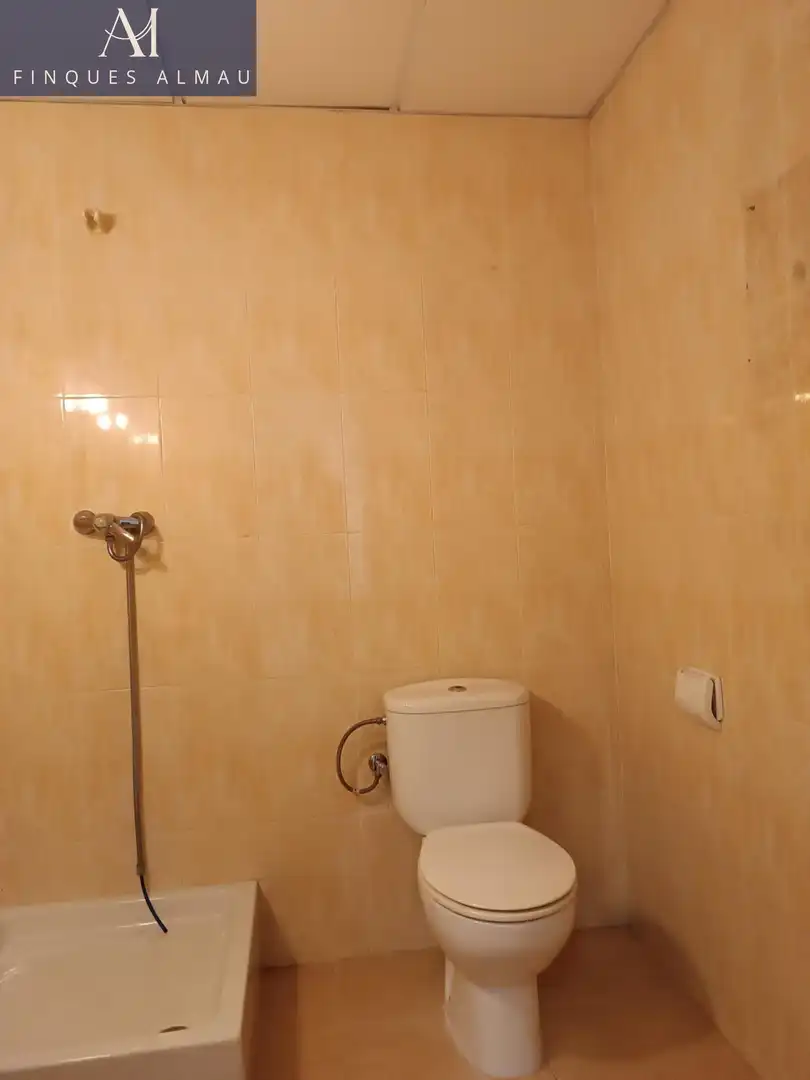Baño de Local en venta en Granollers con Aire acondicionado