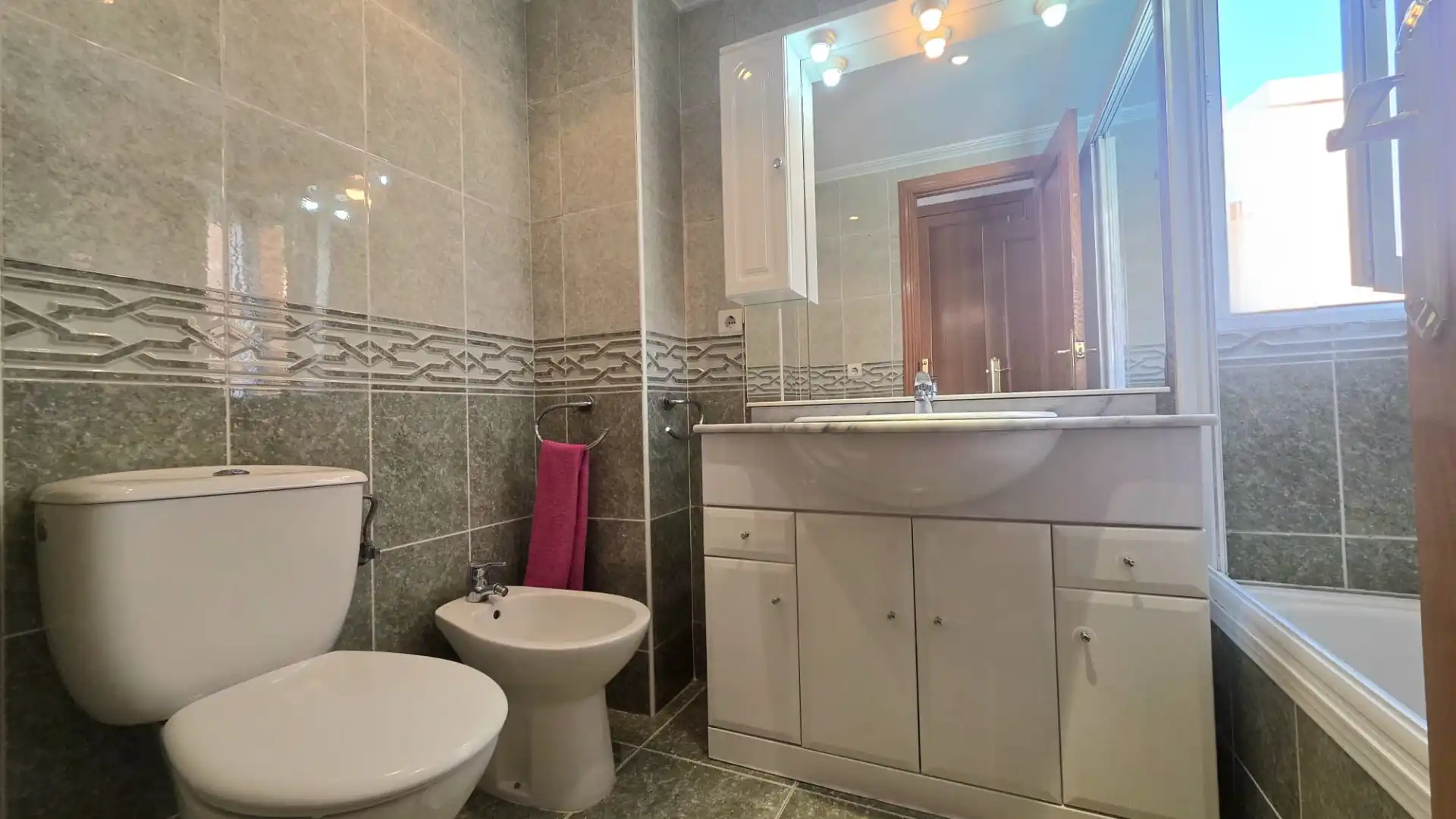 Baño de Piso en venta en Alicante / Alacant con Aire acondicionado, Calefacción y Terraza